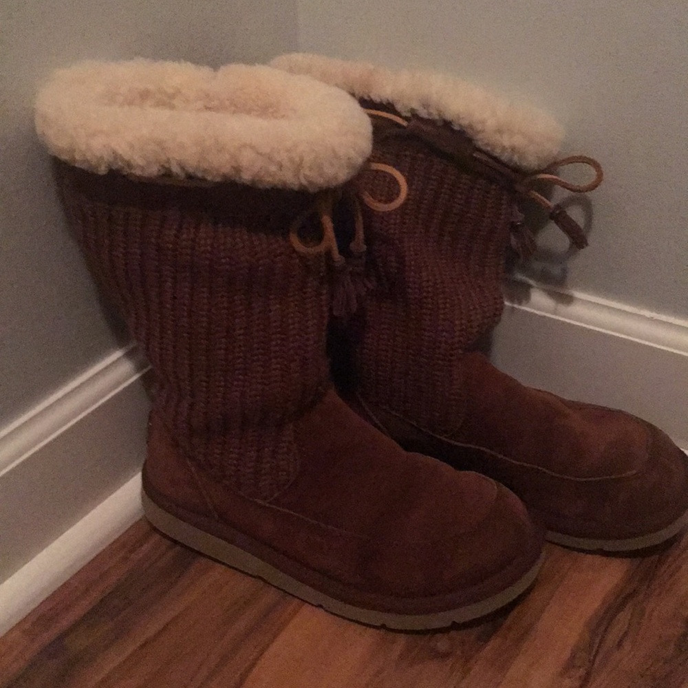 SOLD!! Cute UGG ankle boots Size 7